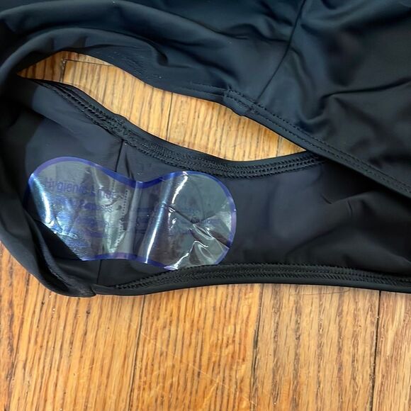 Andie The Full Coverage Tulum One Piece Swimsuit Black Size M NWT - Picture 7 of 7